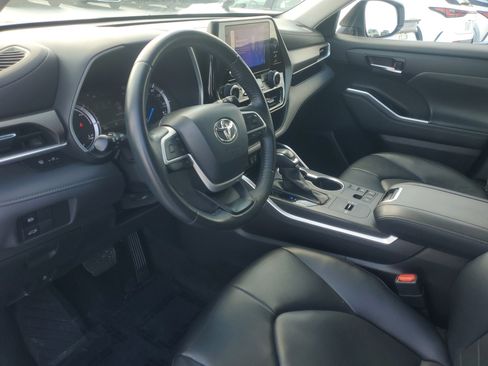 Used 2023 Toyota Highlander XLE FWD image 18