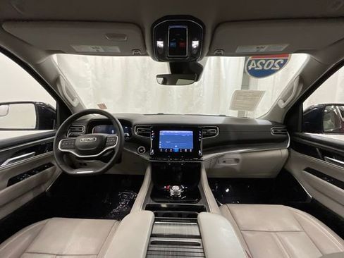 Used 2024 Jeep Wagoneer L Series II w/ Flexible Seating Group RWD image 16
