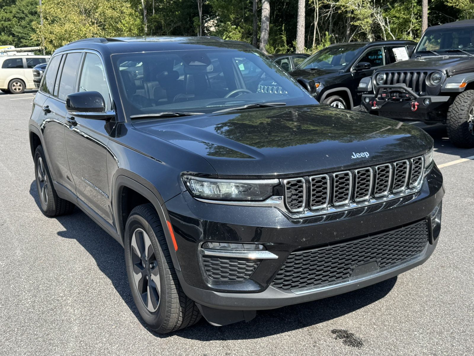 Used 2024 Jeep Grand Cherokee Limited 4xe AWD/4WD image 3