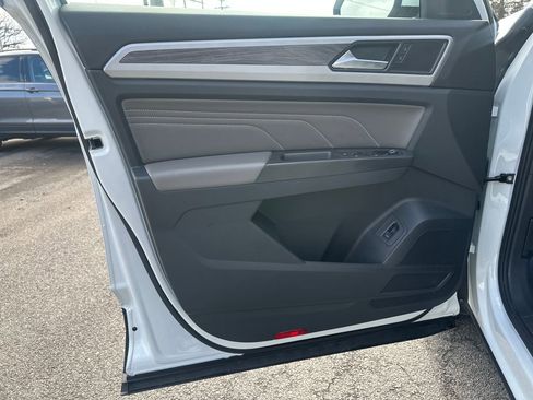 Used 2023 Volkswagen Atlas Cross Sport SE w/ Panoramic Sunroof Package image 5