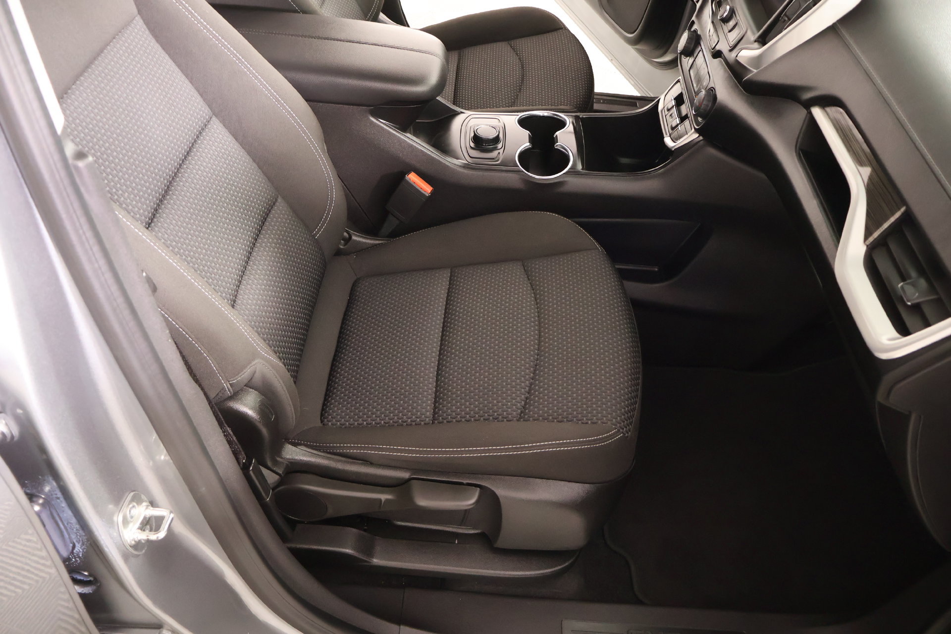 Used 2024 GMC Terrain SLE AWD/4WD image 12