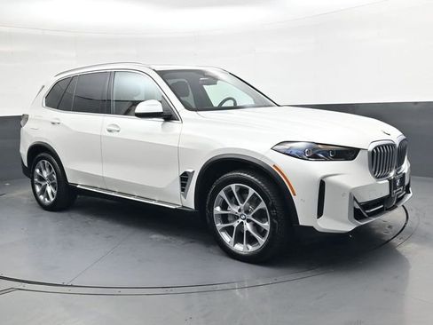 Used 2025 BMW X5 xDrive40i AWD/4WD image 2