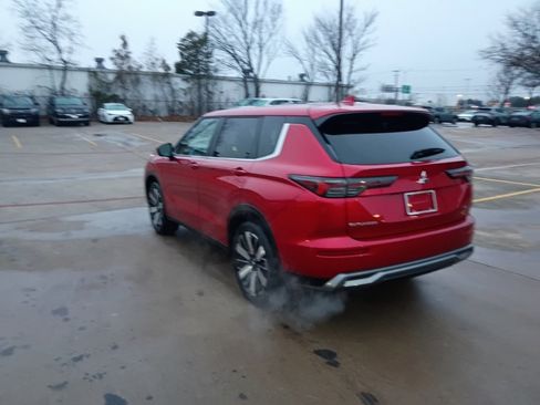 Used 2025 Mitsubishi Outlander SE image 12