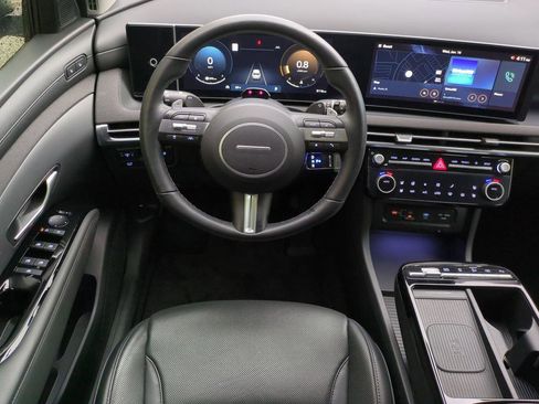 Certified 2025 Hyundai Tucson Limited FWD image 16