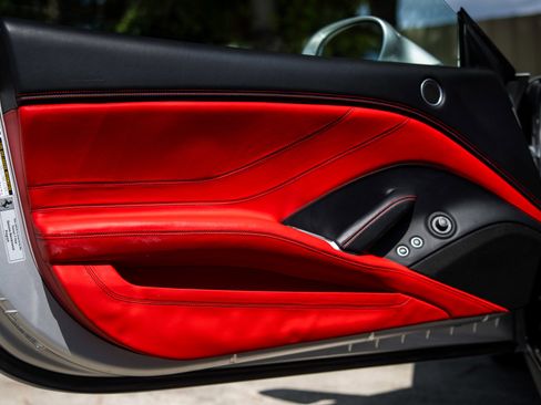 Used 2015 Ferrari California T image 13