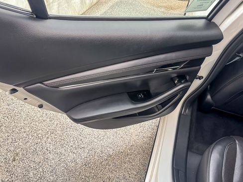 Used 2019 MAZDA MAZDA3 Hatchback w/ Premium Package image 22