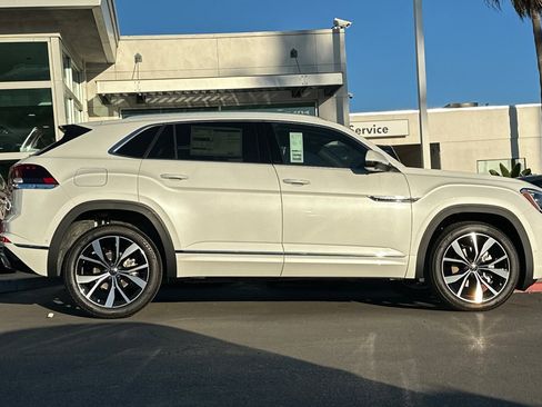 New 2026 Volkswagen Atlas Cross Sport SEL Premium R-Line AWD/4WD image 4