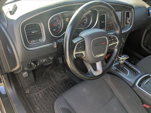 Used 2016 Dodge Charger SXT image 10