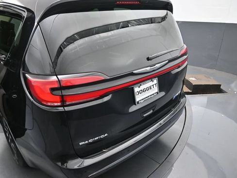 Used 2024 Chrysler Pacifica Limited FWD image 10