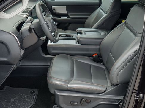 Certified 2025 Ford Expedition Active AWD/4WD image 9