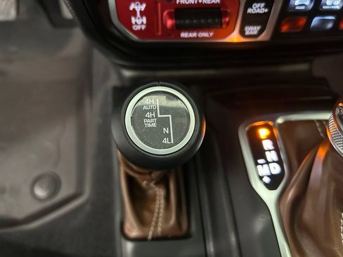 Used 2021 Jeep Wrangler Unlimited Rubicon AWD/4WD image 57