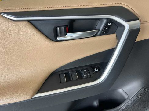 Used 2020 Toyota RAV4 Limited image 21