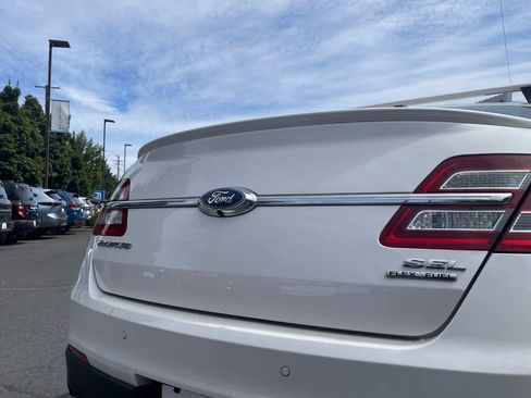 Used 2017 Ford Taurus SEL w/ Equipment Group 201A FWD image 14
