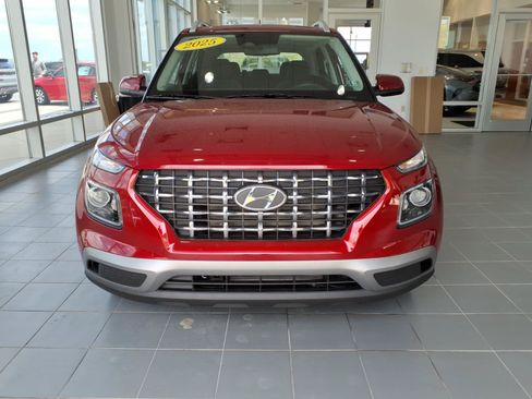 Certified 2025 Hyundai Venue SEL FWD image 2