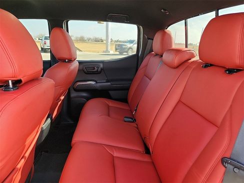 Used 2021 Toyota Tacoma TRD Off-Road w/ Technology Package image 10