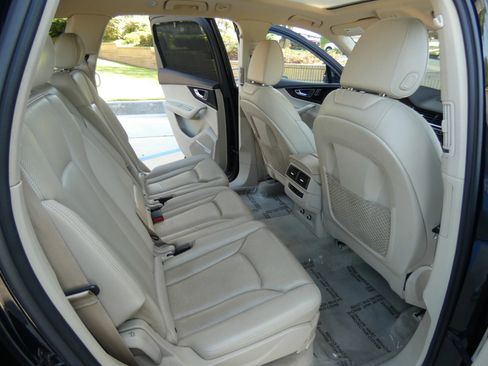 Used 2018 Audi Q7 3.0T Premium Plus w/ Premium Plus Package image 35