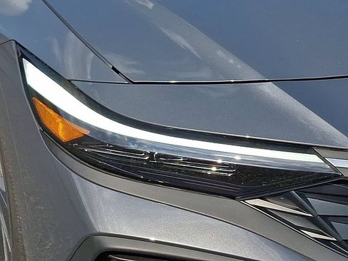 Used 2025 Hyundai Elantra SEL FWD image 10