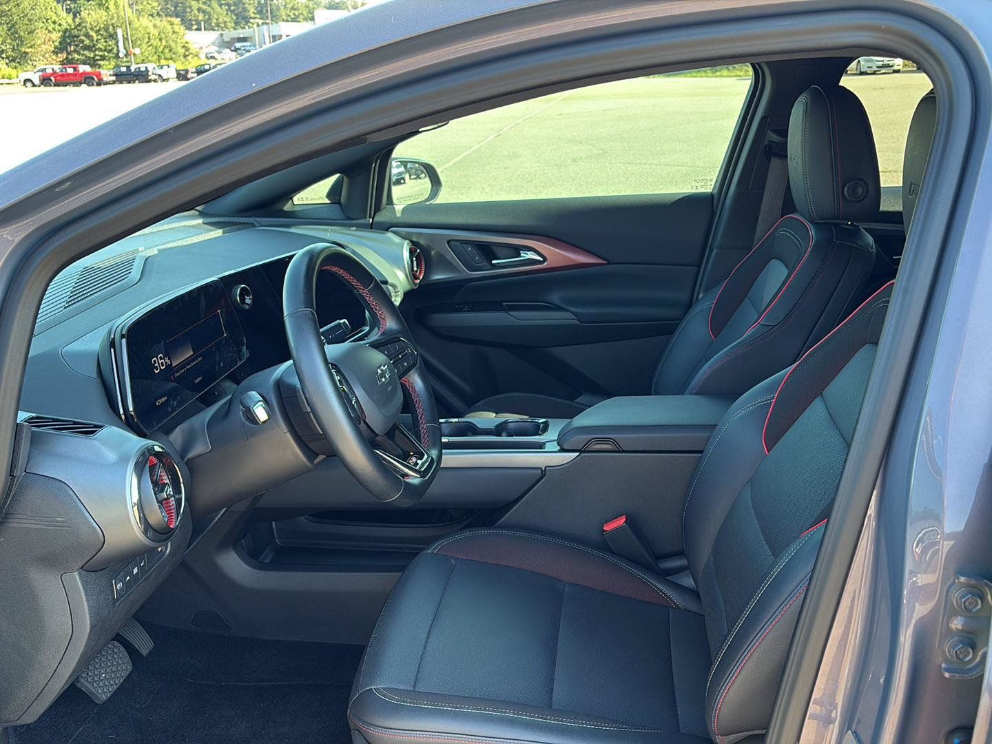 Used 2024 Chevrolet Equinox EV RS FWD image 8