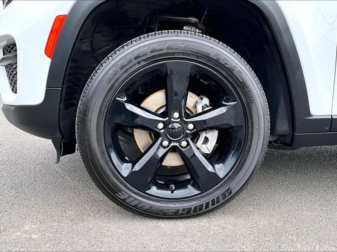 Used 2023 Jeep Grand Cherokee Altitude AWD/4WD image 32