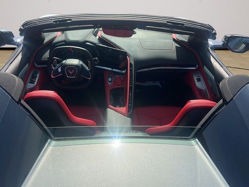 Used 2024 Chevrolet Corvette Stingray Preferred Conv w/ Z51 Performance Package RWD image 18