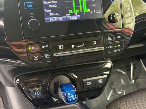Used 2019 Toyota Prius LE AWD/4WD image 21
