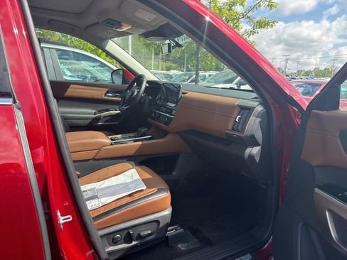 Used 2023 Nissan Pathfinder Platinum w/ Cargo Package image 5