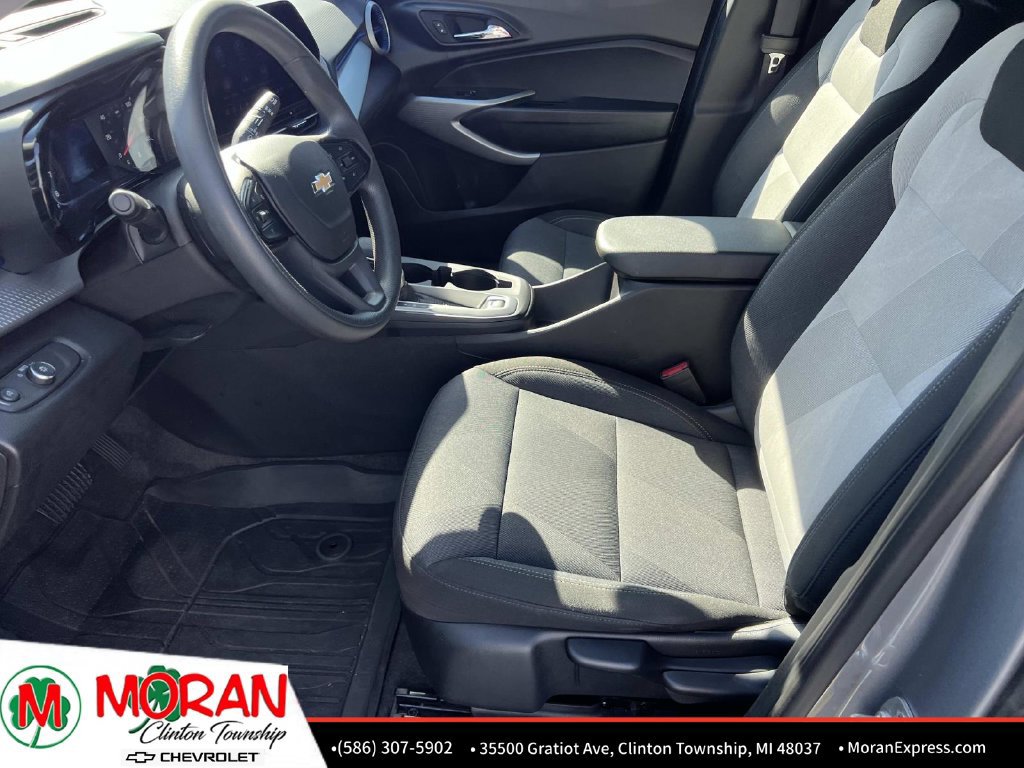 Used 2025 Chevrolet Trax LS w/ LS Convenience Package FWD image 18