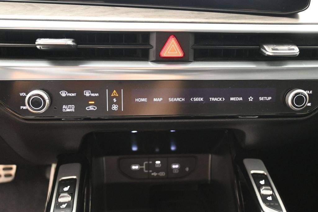 Used 2025 Kia Sorento SX AWD/4WD image 22