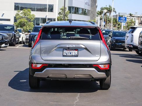 Certified 2025 Kia Niro FWD image 5