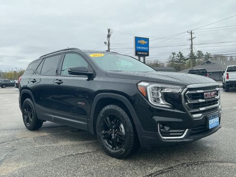 Used 2024 GMC Terrain AT4 AWD/4WD image 9
