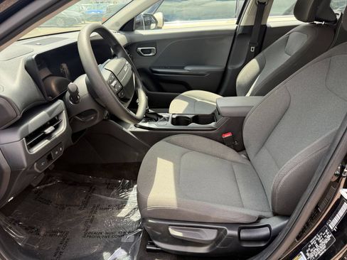 Used 2025 Kia K4 FWD image 25