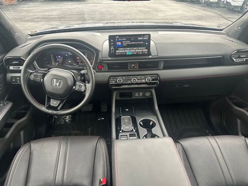 Used 2025 Honda Pilot Black Edition image 15