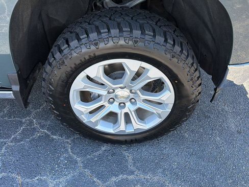 Used 2025 Chevrolet Silverado 1500 LTZ AWD/4WD image 43