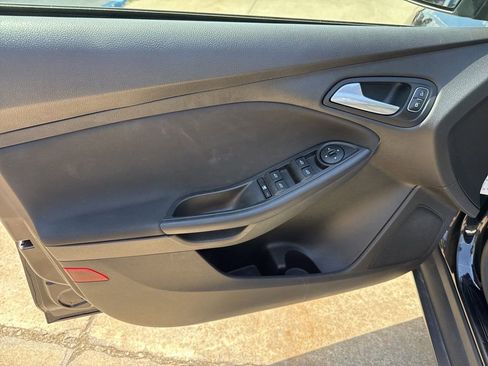 Used 2016 Ford Focus SE w/ SE Cold Weather Package FWD image 7