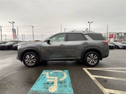 Used 2024 Nissan Pathfinder SL image 4