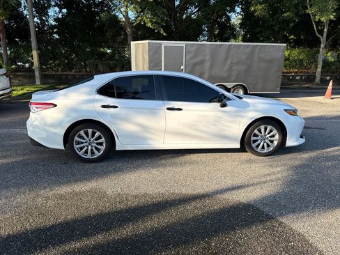 Used 2018 Toyota Camry LE FWD image 4