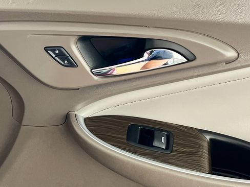 Used 2017 Chevrolet Malibu Premier w/ Driver Confidence Package image 32