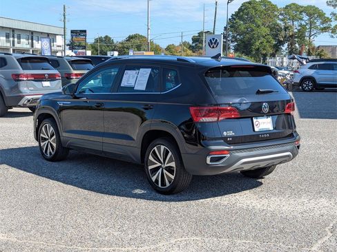 Certified 2022 Volkswagen Taos SE w/ Panoramic Sunroof Package image 5
