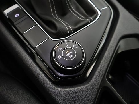 Used 2023 Volkswagen Taos SE w/ Panoramic Sunroof Package image 54