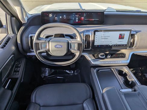 Certified 2025 Ford Expedition Platinum w/ Driver's Package AWD/4WD image 31