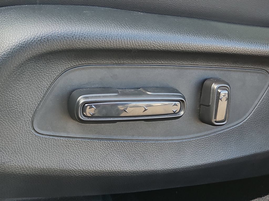 Used 2025 Acura ADX FWD image 18