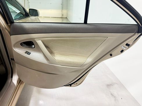 Used 2011 Toyota Camry LE image 28