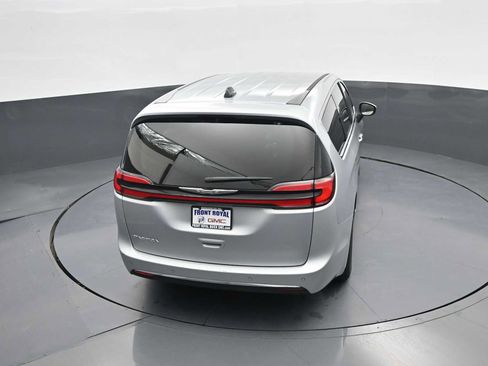Used 2023 Chrysler Pacifica Touring-L FWD image 33