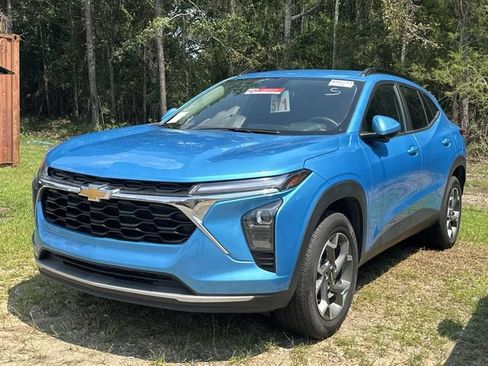 Used 2025 Chevrolet Trax LT w/ LT Convenience Package FWD image 13