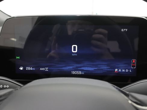 Used 2025 Chevrolet Equinox RS w/ Safety and Technology Package AWD/4WD image 10