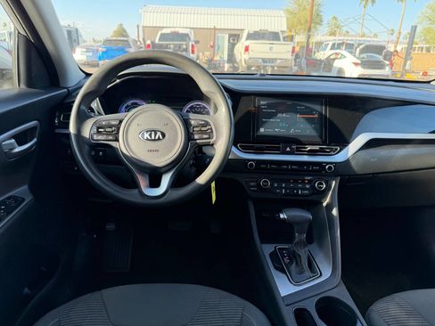 Used 2020 Kia Niro LX image 19