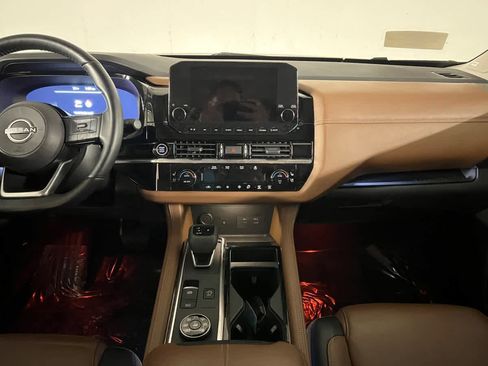 Used 2023 Nissan Pathfinder Platinum image 27