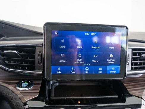 Used 2021 Ford Explorer Limited w/ Equipment Group 301A AWD/4WD image 12
