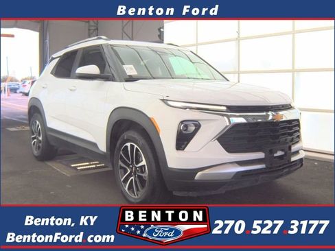 Used 2025 Chevrolet TrailBlazer LT AWD/4WD image 1