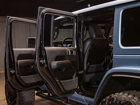Used 2025 Jeep Wrangler Unlimited Rubicon AWD/4WD image 27